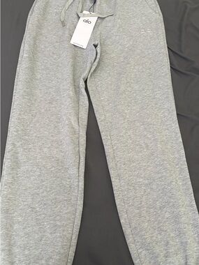 ALO Yoga Light Heather Gray Drawstring Joggers
